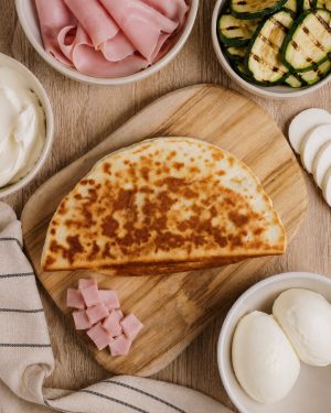 Crescione con prosciutto cotto, zucchine grigliate, philadelphia e mozzarella – senza glutine e senza lattosio, Romagna Free