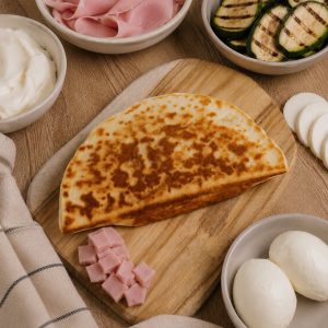 Crescione con prosciutto cotto, zucchine grigliate, philadelphia e mozzarella – senza glutine e senza lattosio, Romagna Free — impiattato